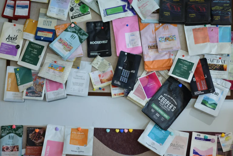 Exemples de packagings et visuels de marque pour mettre en avant l'importance du branding et de la charte graphique